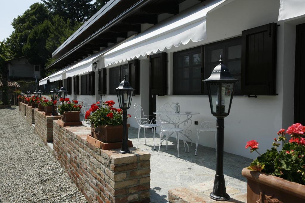 La Maragliana Aparthotel Castel Rocchero Phòng bức ảnh