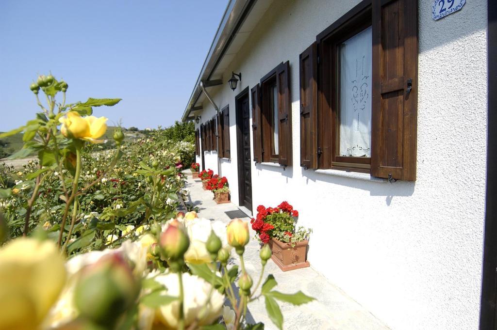 La Maragliana Aparthotel Castel Rocchero Phòng bức ảnh