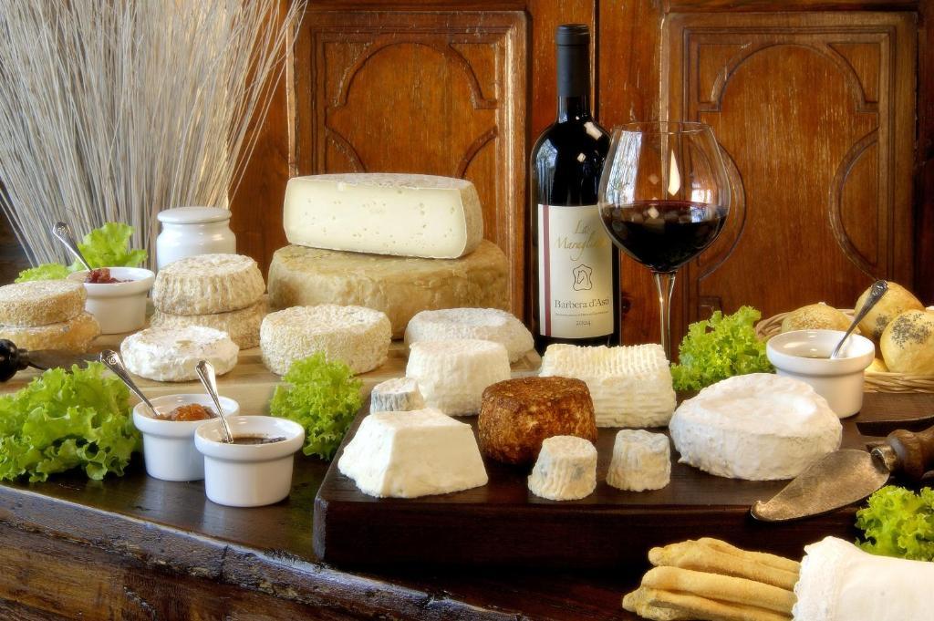 La Maragliana Aparthotel Castel Rocchero Ngoại thất bức ảnh