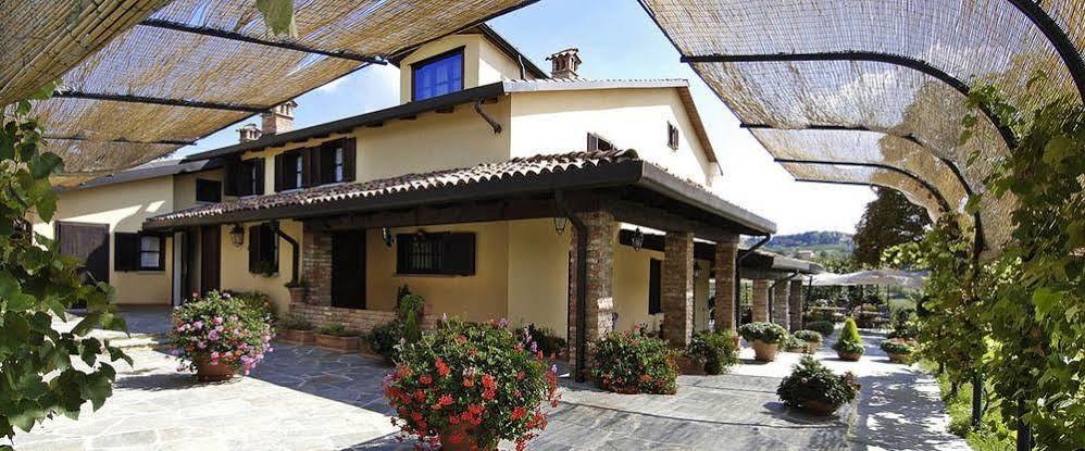 La Maragliana Aparthotel Castel Rocchero Ngoại thất bức ảnh