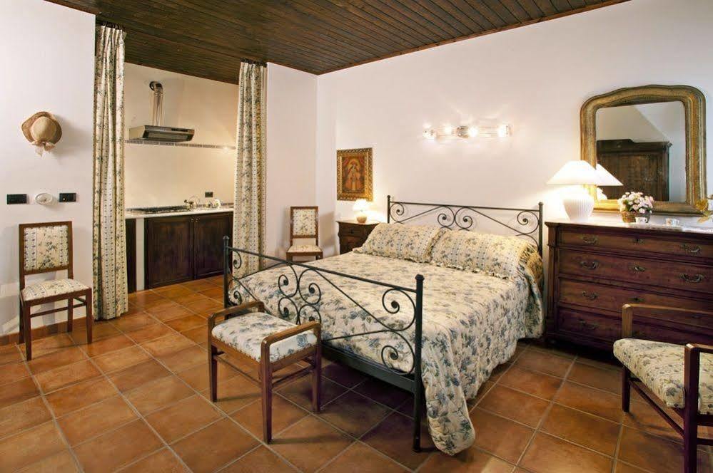 La Maragliana Aparthotel Castel Rocchero Ngoại thất bức ảnh